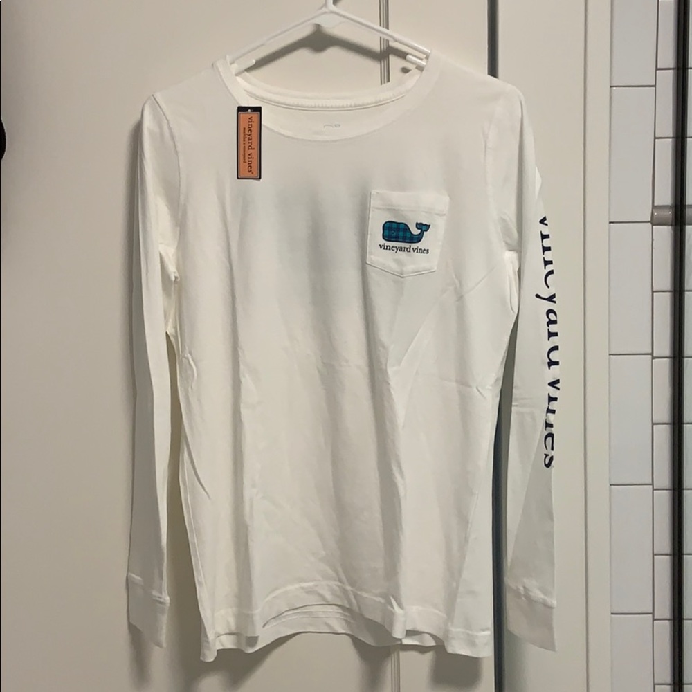 brand new white vineyard vines long sleeve tee